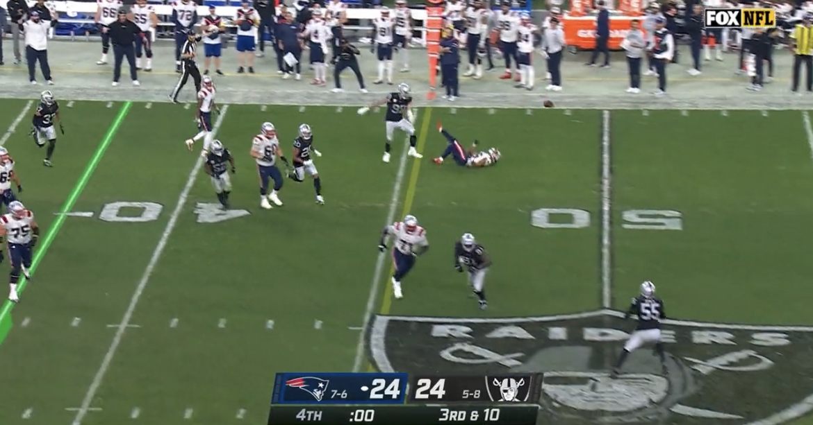 Watch NFL player throws ball to wrong team 'WORST PLAY IN NFL HISTORY'